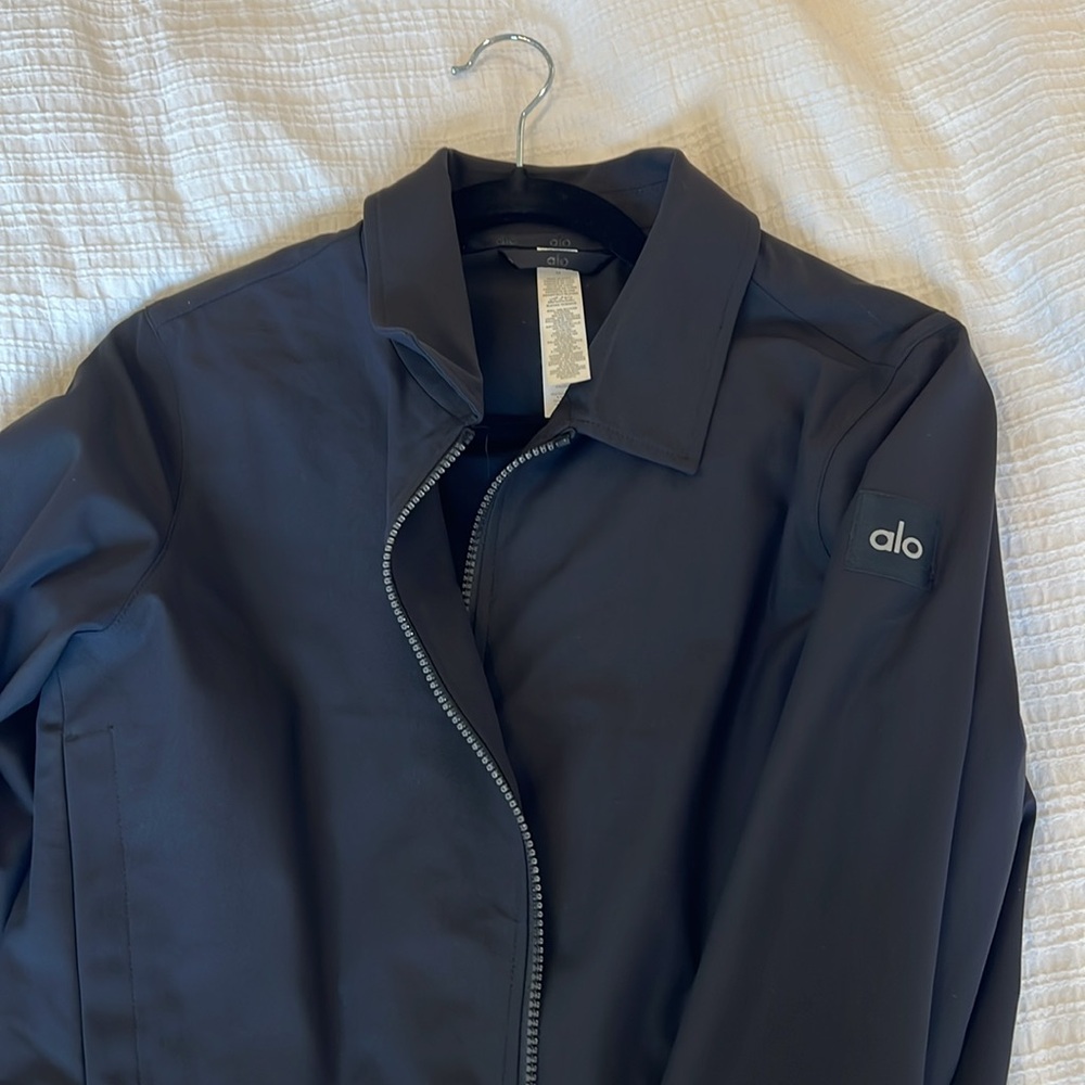 Alo yoga cropped windbreaker size M